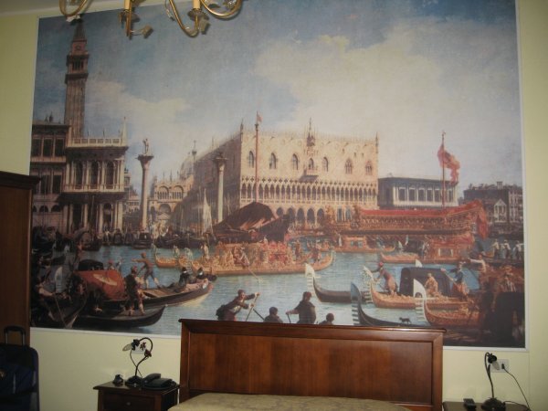 the mural in our room at Ca Centro Pietre