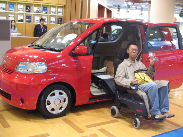 Toyota Amlux showroom 6