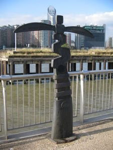 A marker along the Thames Path