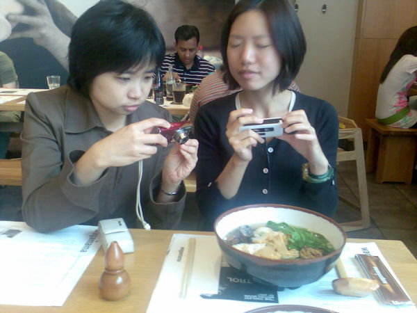 Wen Seen & Ying Yi taking photos of the food