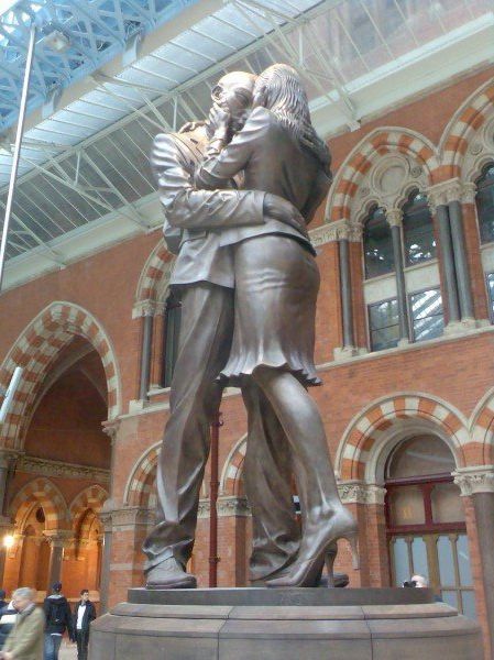 A sculpture of an embracing couple