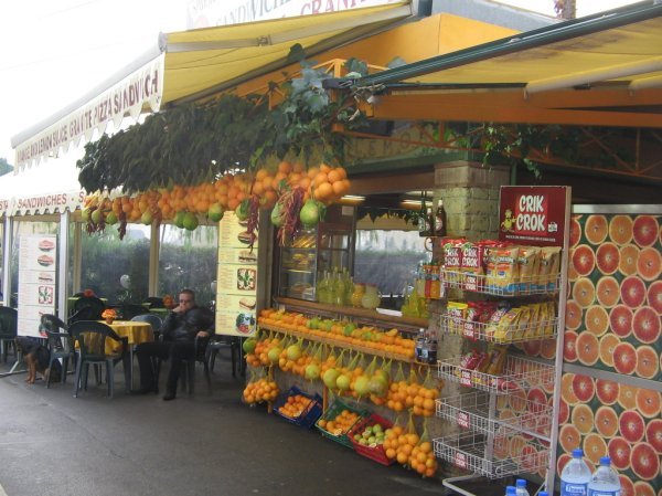 Kiosk decorated with citrus fruits