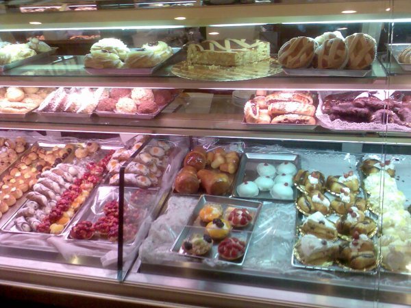 Saliva-inducing pastries and cakes