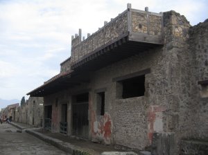 A 2-storey house along Via dell'Abbondanza