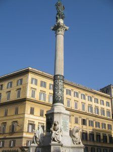 A monument in Piazza Mignanelli