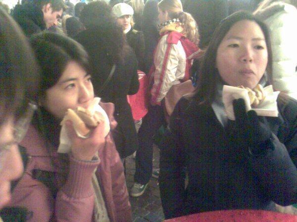 Carine & Yingyi having their Bratwurst