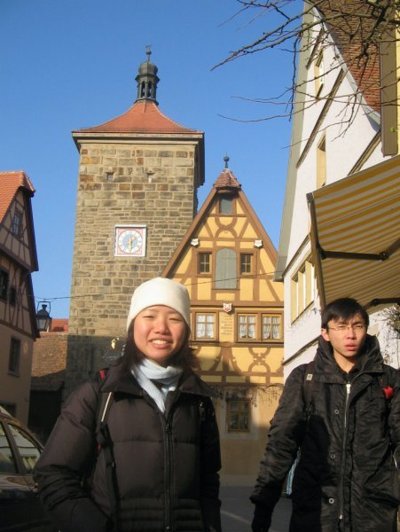 Yingyi & Jieli in front of the Siebersturm