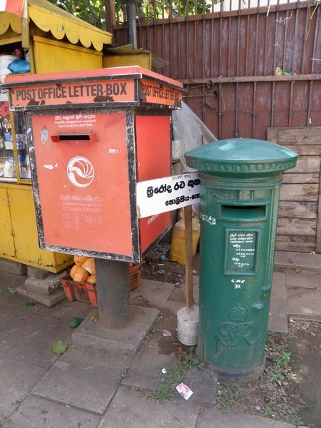 Post-independence post-box VS colonial post-box