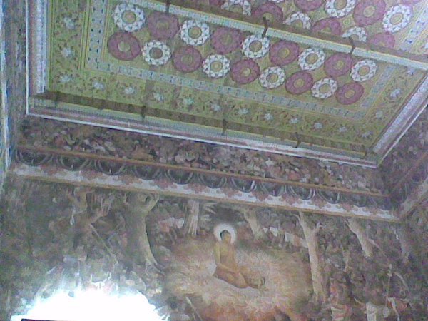 Impressive wall paintings in the Kelaniya Raja Maha Vihara