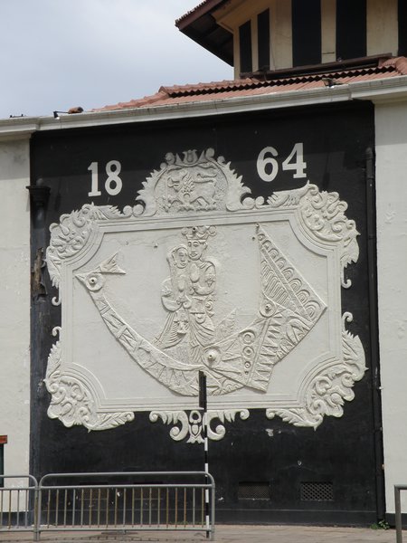 A crest outside Galle Face Hotel