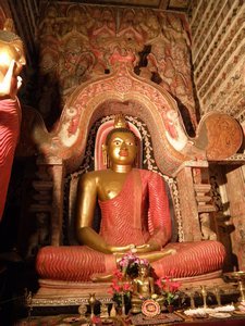 Seated Buddha in Lankatilake temple