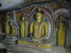 Buddha statues in Cave 5
