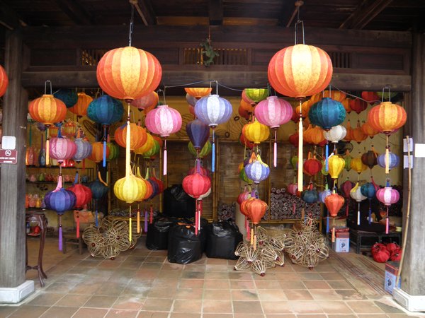 Lanterns in the Handicraft Workshop