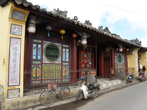Facade of the Quan Cong temple