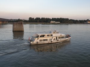 A Chinese cruise on the Yalu River