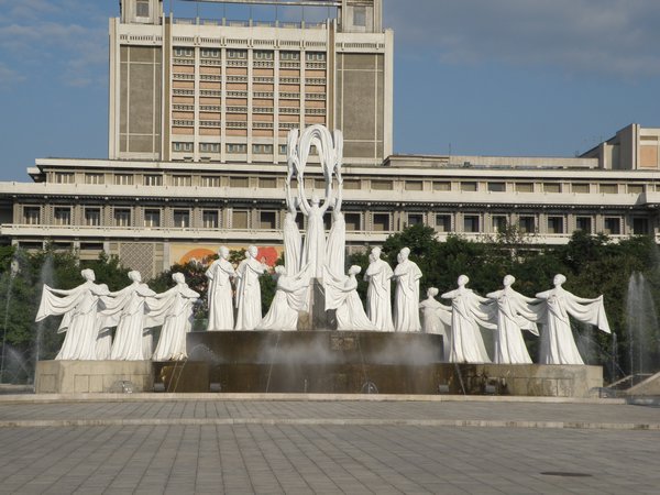 Fountain in front of Pyongyang Student Palace