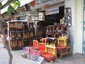 A shop selling Chinese-style religious altars