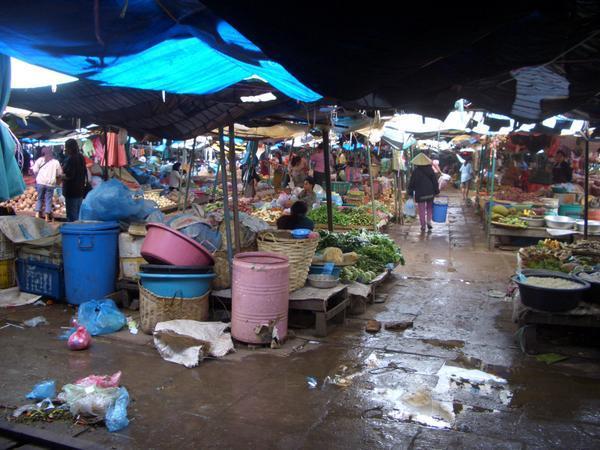 Wet morning market in Vientiane