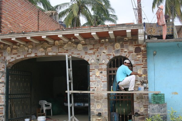 Setting shells into the brick front
