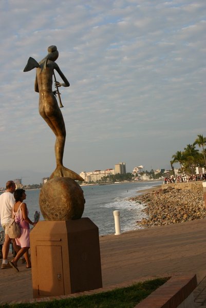 Malecon statue