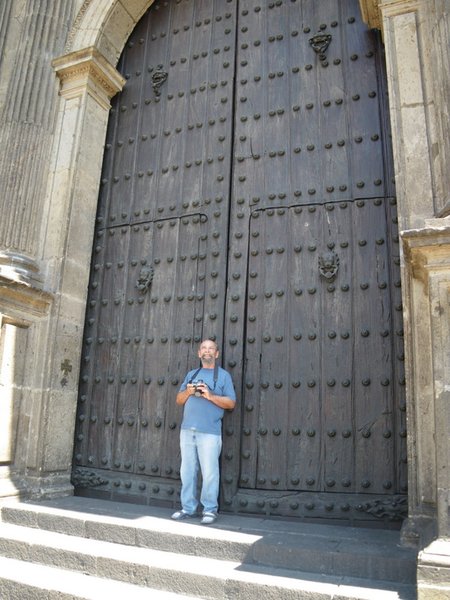 Look at the size of the side doors of the cathedral
