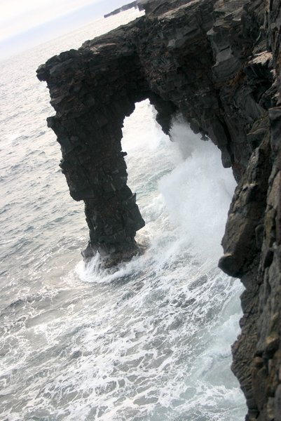 18-Sea arch from lava rock at the end of Chain of Craters road