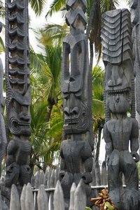 Statues at Pu'Uhonau O Honaunau Park (Place of Refuge)