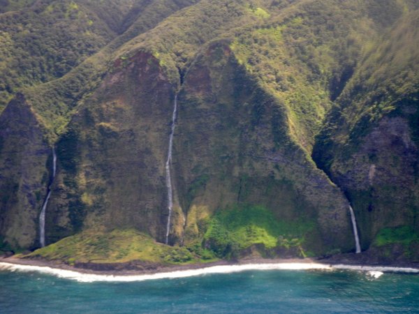 19 Waterfalls on the north-east side of Hawaii