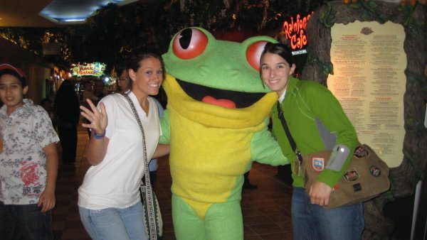 Sarah, the Rainforest Cafe frog and me