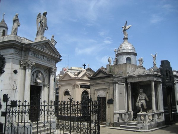 Recoleta cemetary, where BA´s rich and dead ostentatiously RIP...apart from all the tourists taking photos that is
