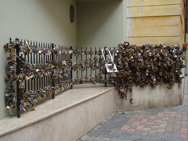 Fence of padlocks, Pecs