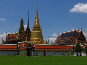 Going into Wat Phra Kaew