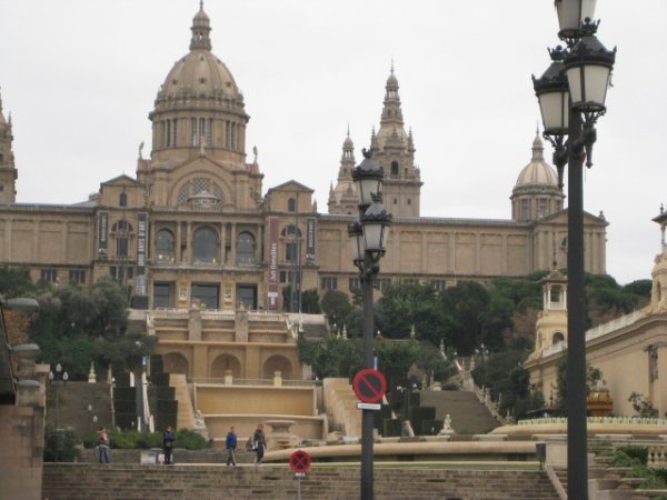featuring el Museu Nacional d'Art de Catalunya