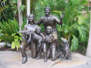 The Irwin Family Statue Just Like The Royals!!!