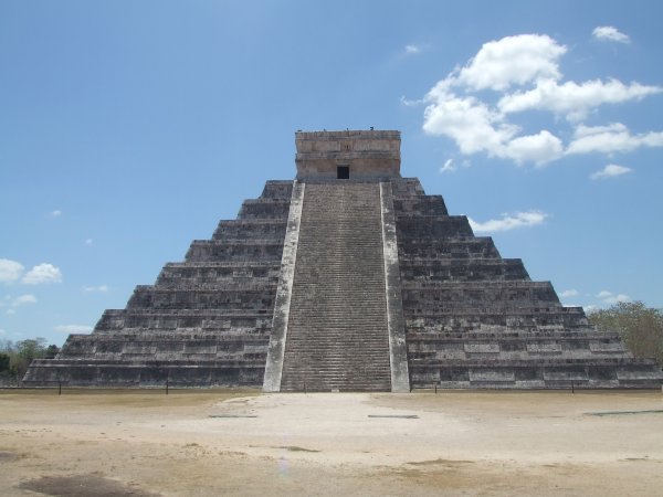 Chichen Itza Main Pyramid!!