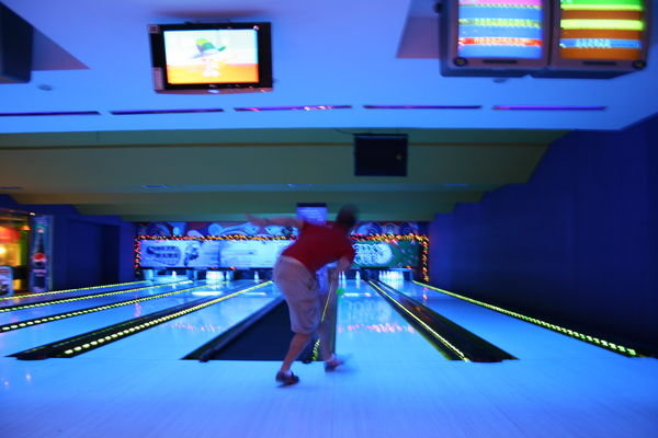 Disco bowling