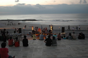 Uitzicht vanuit het restaurant op het strand en de zee van Kuta
