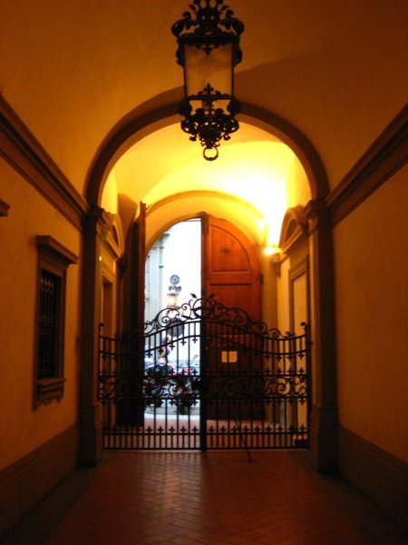 Via Del Giglio Entrance