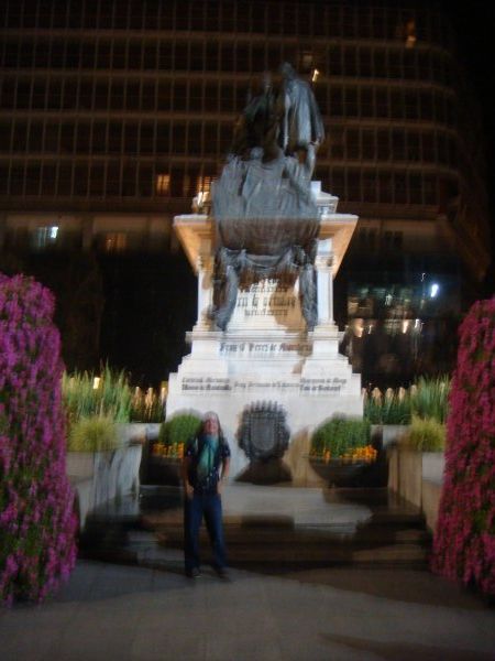 Statue of Isabella and Chris Columbus