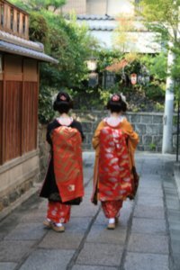 30 Girls dressed as Geishas
