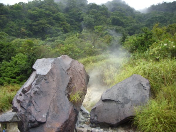 02 Steam rising from an outdoor onsen near Beppu