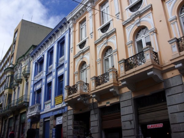 04 Buildings in the old town are examples of the Baroque School of Quito