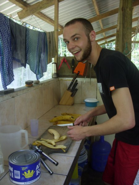 09 Max helps prepare jungle banofi pie