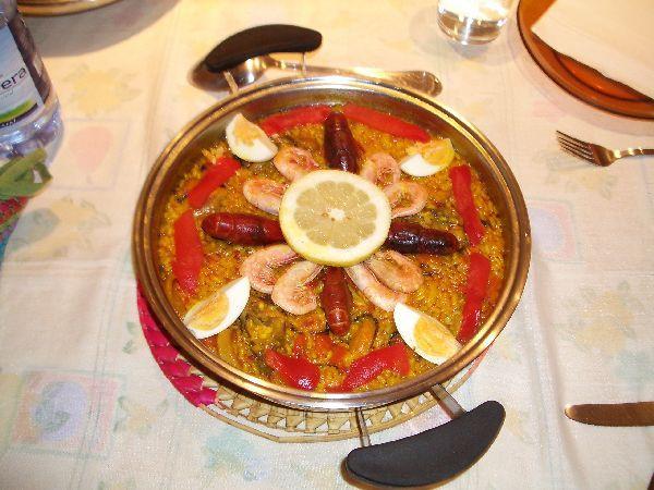 Typisches Gericht - Paella