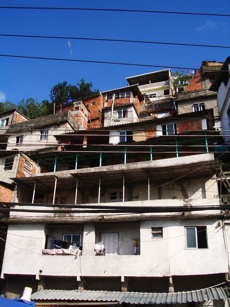 ein Haus ueber dem anderen in der Favela Rocinha