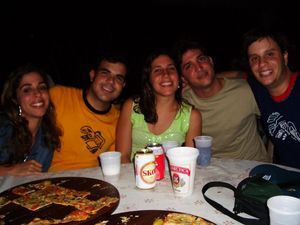 Pizza-Essen mit der brasilianischen Truppe