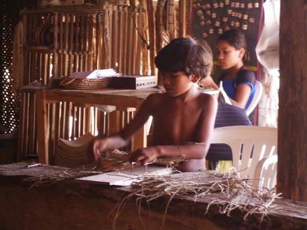 im Nationalpark Lençois Maranhenses - Kinder am arbeiten