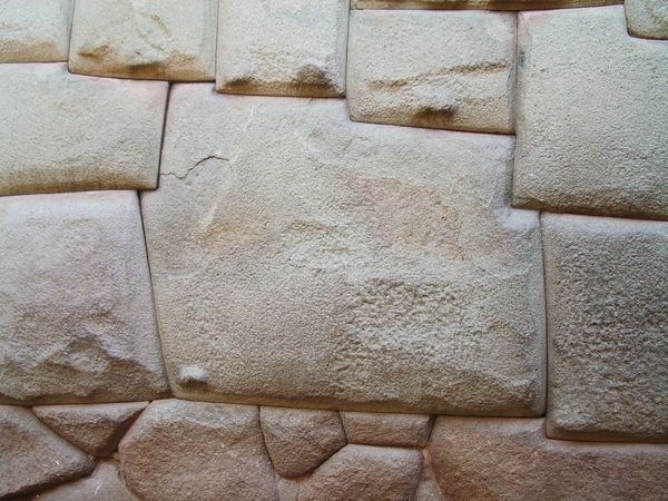 Cuzco - der beruehmte Stein mit den 12 Ecken