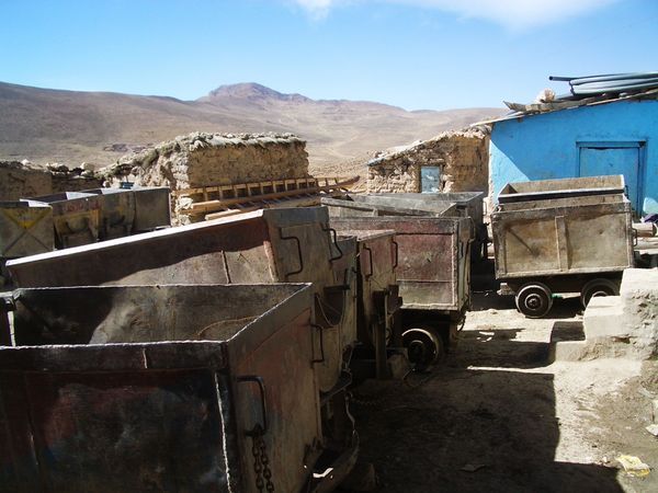 Potosí - Karren fuer die Minenarbeit