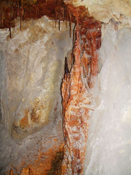 Potosí - verfaerbtes Gestein in der Mine